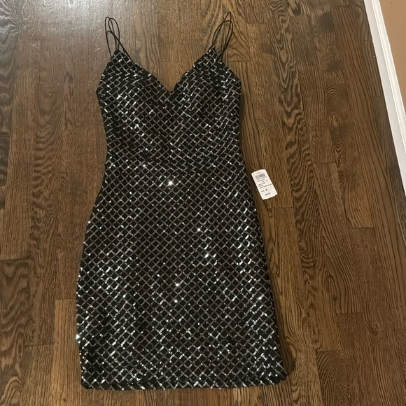 BLACK HOLIDAY DRESS 🐍 - Picture 2 of 3